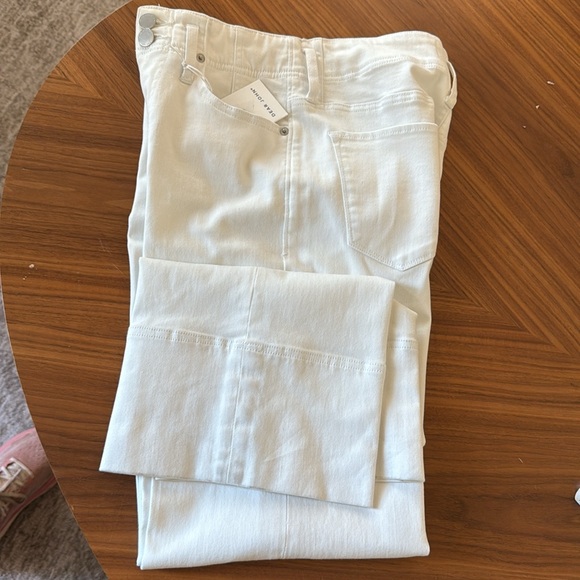 Dear John
Holly Stretch Denim High Rise Double Button Wide Leg Jeans
New w tag - Picture 5 of 5